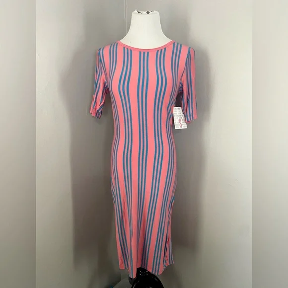 collared cocktail dress Alice + Olivia Velia Sleeveless Collared Mini Dress in Black main image 0